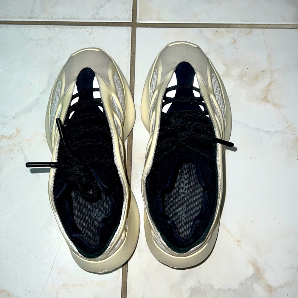 Yeezy 700 V3 Azael 2022